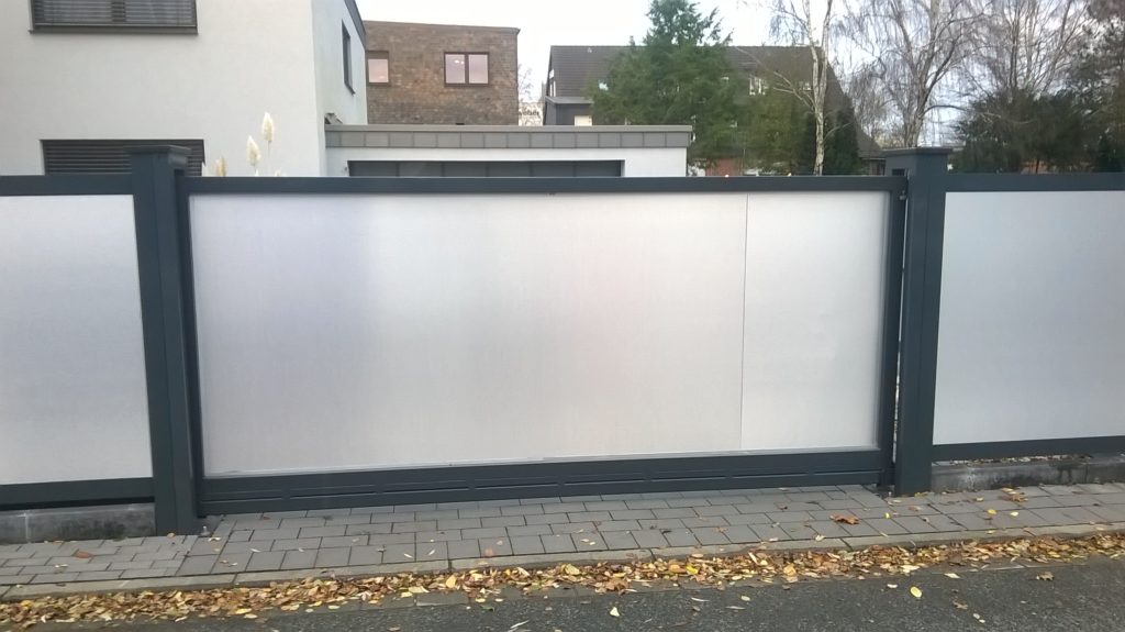 zaunanlage mit aluverbundplatte